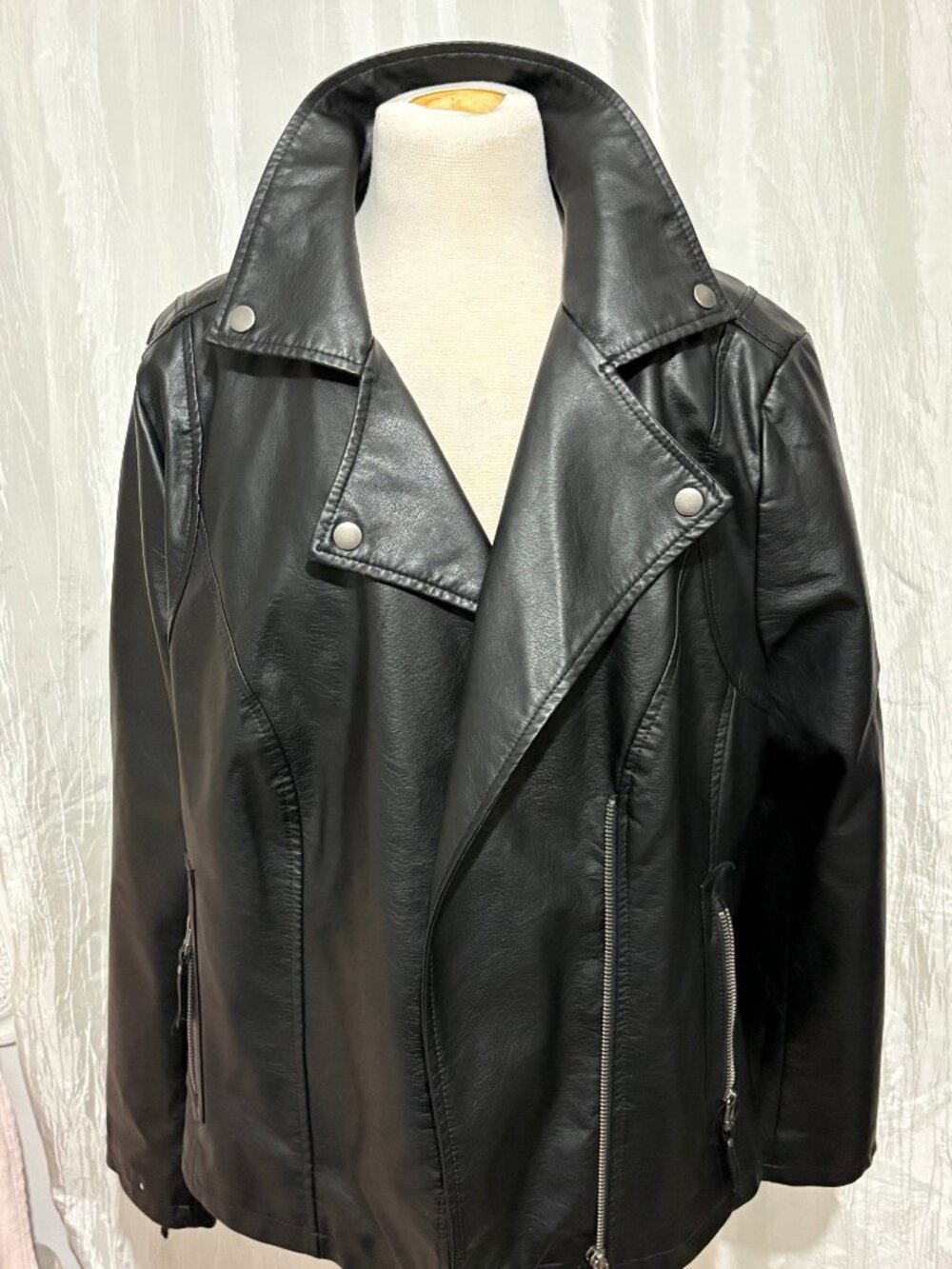 Max Studio Black Faux Leather Moto Jacket with Zip Details Sz 1X